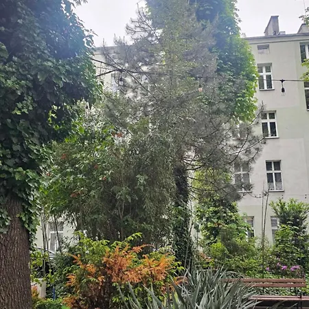 Apartament Pod Muralem